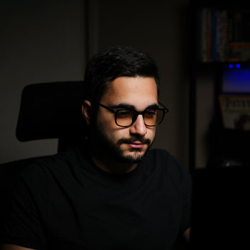 Black Frame — Natural Lens