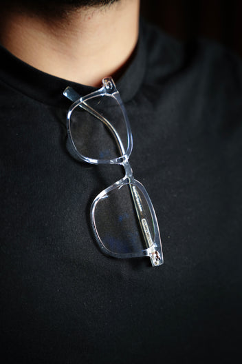 Clear Frame — Natural Lens