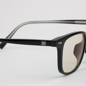 Black Frame — Natural Lens
