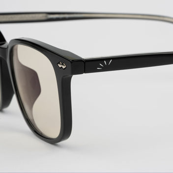 Black Frame — Natural Lens