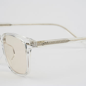 Clear Frame — Natural Lens